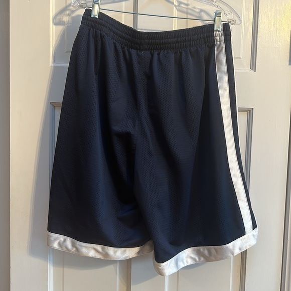 New drawstring shorts-smoke free home - Picture 2 of 2